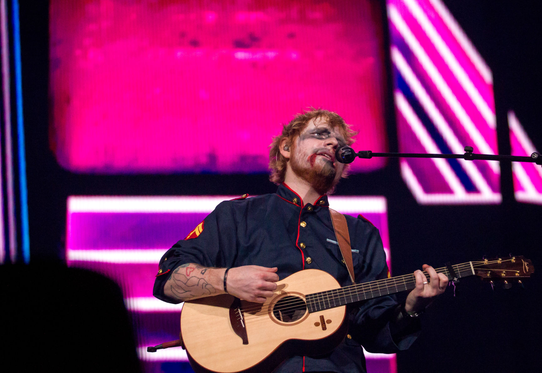 NO.edsheeran.epl222.110218.jpg
